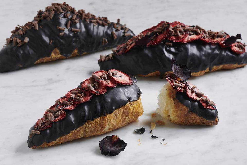 black croissant, black dessert, black pastry, black food, black cocoa powder, goth food, Bensdorp, goth trend